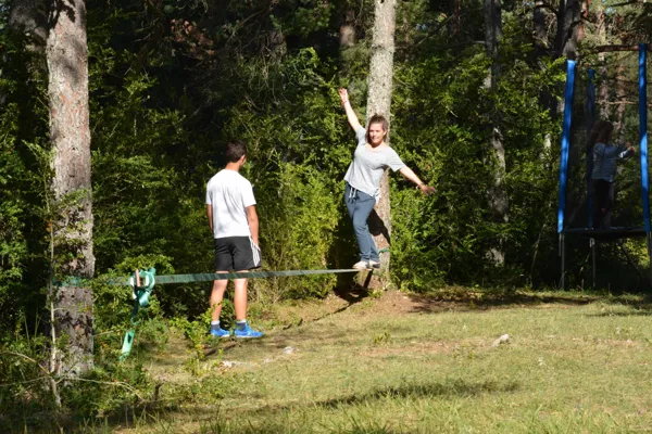 ECO-CAMPING du LARZAC, Aire de jeux, Slackline, 