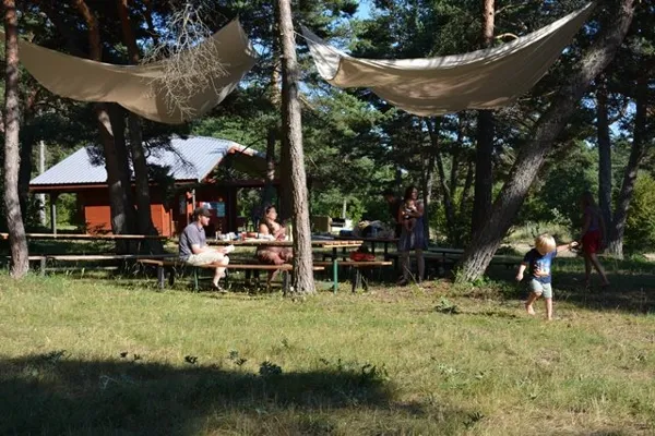 ECO-CAMPING DU LARZAC, aire de repas, 