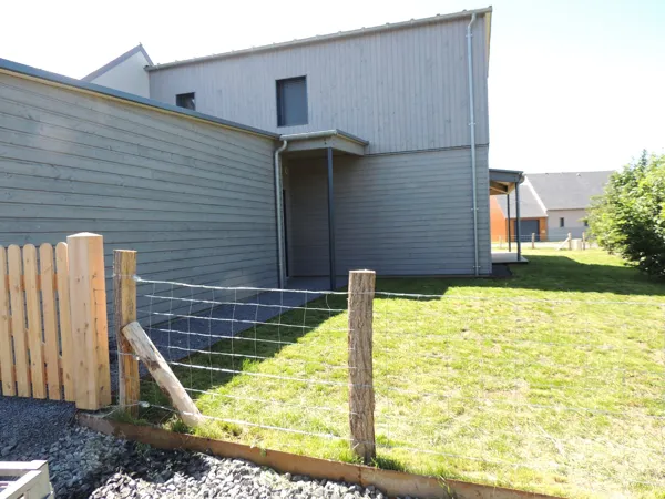 entrée du gîte côté nord, Gite Le Frêne