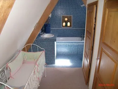 Salle de Bains et dressing de la première chambre