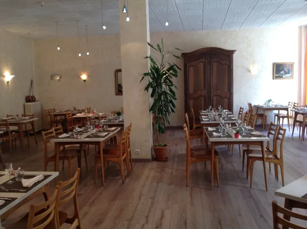 Grand Hôtel des Voyageurs (groupes), HOTEL DOUSSIERE - RESTAURANT L'ALICANTA