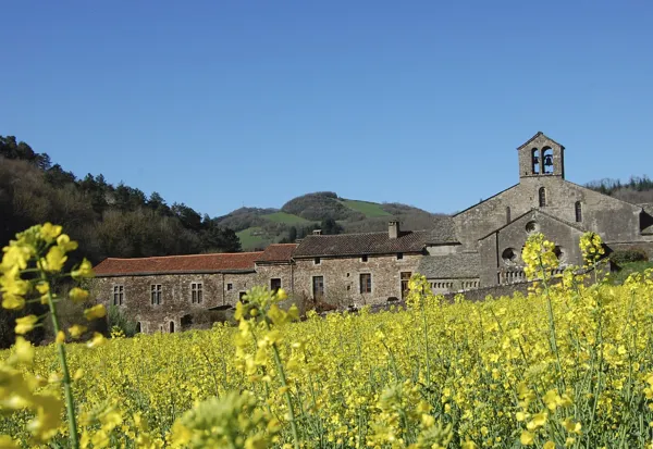 Vue de l'abbaye, ©Abbaye de Sylvanès