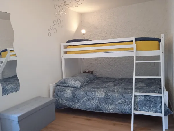 chambre avec lit double et simple