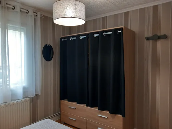 Chambre Côté Est, lit 140, Repère d'Artist