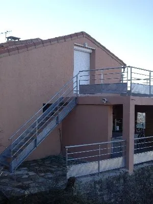 Entrée du gite, M. et Mme Alain et Isabelle BERNARD