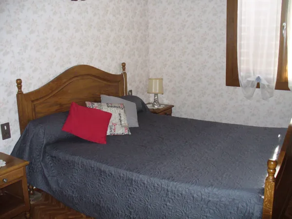 Location Mme Guitard à Comps - chambre grand lit, Mme Guitard à Comps