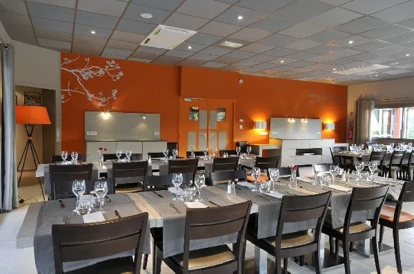 Salle Larzac, Domaine Saint Estève (groupes)