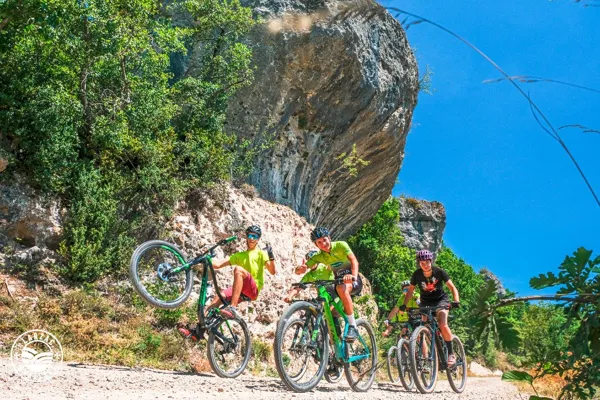 Circuit VTT Les fours à chaux, Virginie Govignon - OFFICE DE TOURISME LARZAC VALLEES