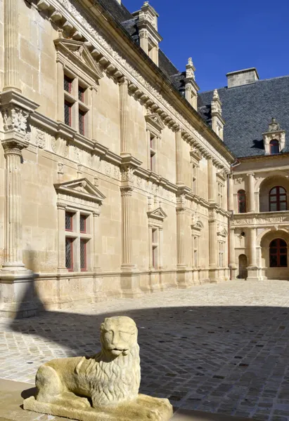 La cour d'honneur, Patrice Thebault