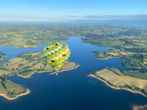 A la découverte du Lac de Pareloup vu du Ciel avec Atmosph'Air Montgolfières Occitanes, OFFICE DE TOURISME DE PARELOUP LEVEZOU