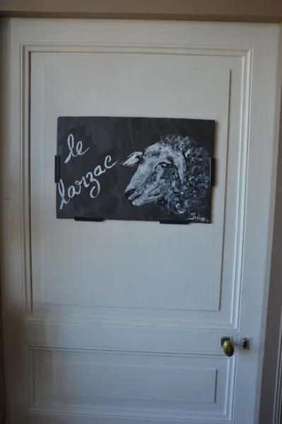 Entrée chambre le Larzac, Jérémy BURGUIERE