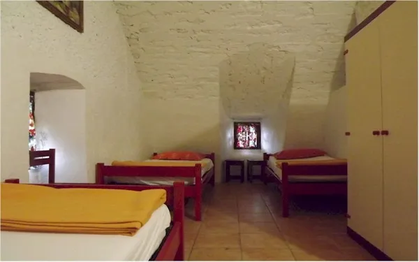 2 chambres de 3 lits, M. Mme Lacombe