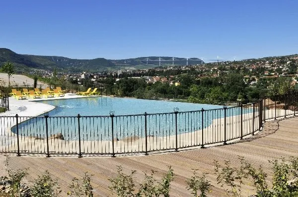 La piscine, Domaine de Saint Estève