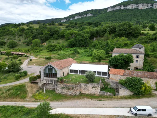 La Grange et son chapiteau, DOMAINE SAINT ESTEVE