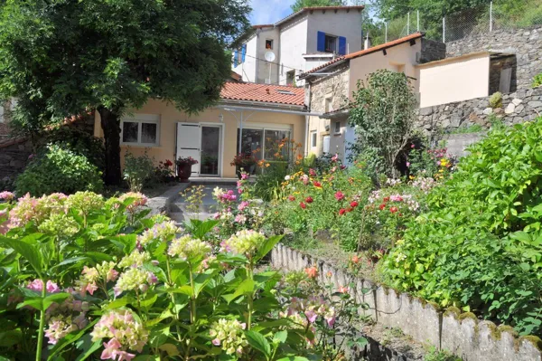 Mme Véronique VIGUIE