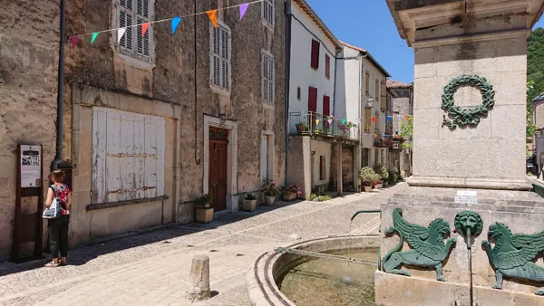 Le quai - Cornus, OFFICE DE TOURISME LARZAC VALLEES