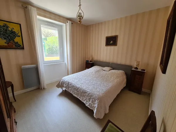 La Maison du Puits : Chambre -lit 160-vue jardin