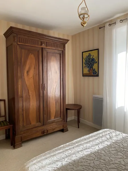La Maison du Puits : chambre- lit 160-Vue jardin