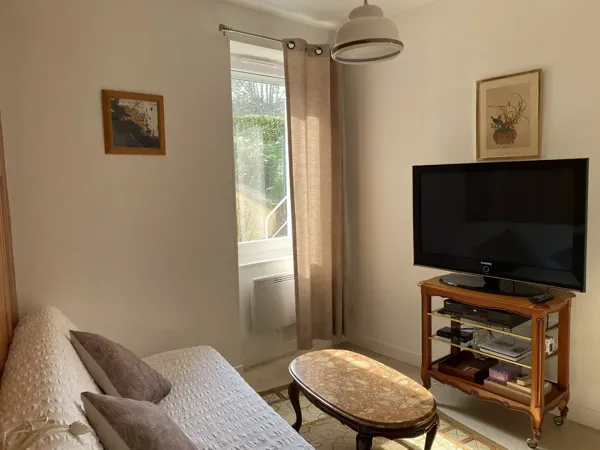 La Maison du Puits : Salon vue jardin