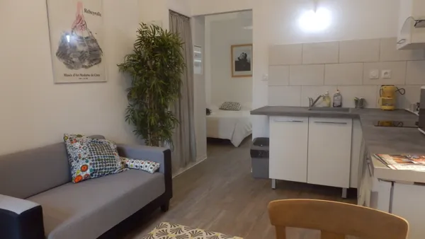 Chez Myriam Romiguier, Atelier Romy : travail du cuir, stages et formations.