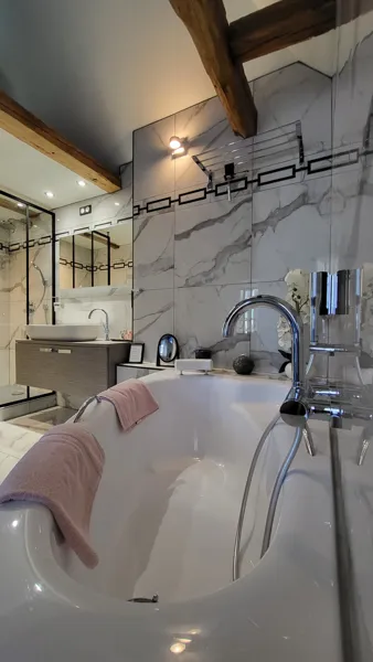 Le mas Rolland - salle de bain Suite Carrare, Le mas Rolland