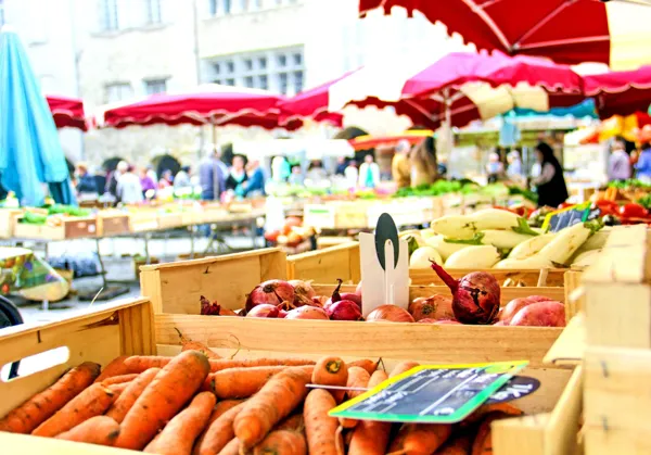 Marché de Villefranche de Rouergue - Entre Bastides et Plus Beaux Villages de France, ADT - Muriel Hennessy