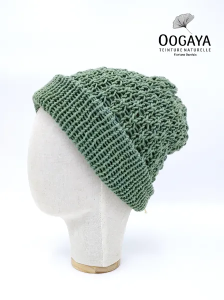 Bonnet tricoté main en laine mérinos d'Arles, teinture végétale, 