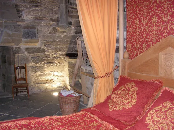 Pièce dans le Château de Valon, OFFICE DE TOURISME DU CANTON DE MUR DE BARREZ