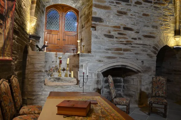 Salle seigneuriale du donjon, tourisme en Aubrac