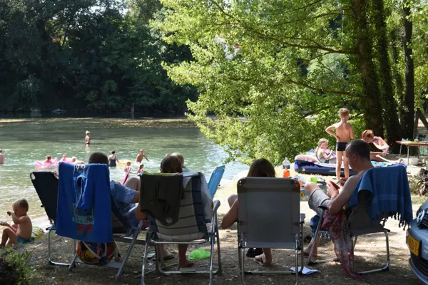 CAMPING DU VIADUC 12
la rivière, 