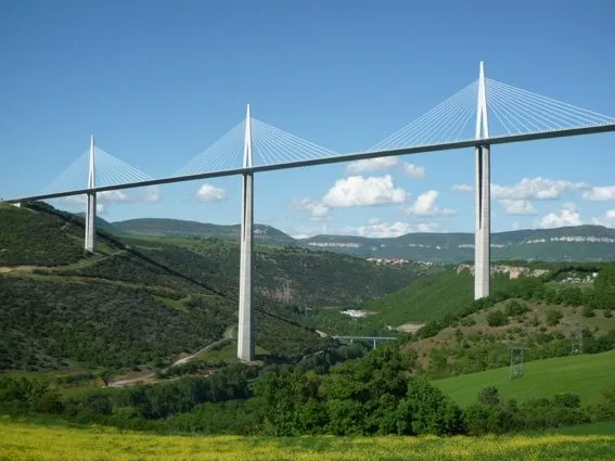 Le viaduc de Millau, Parc Résidentiel de Loisirs Val Saint Georges