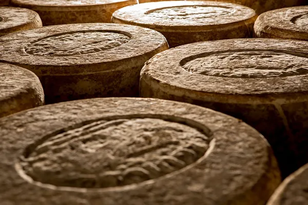 Affinage Laguiole AOP Jeune Montagne, Emilie Peigne - Jeune Montage