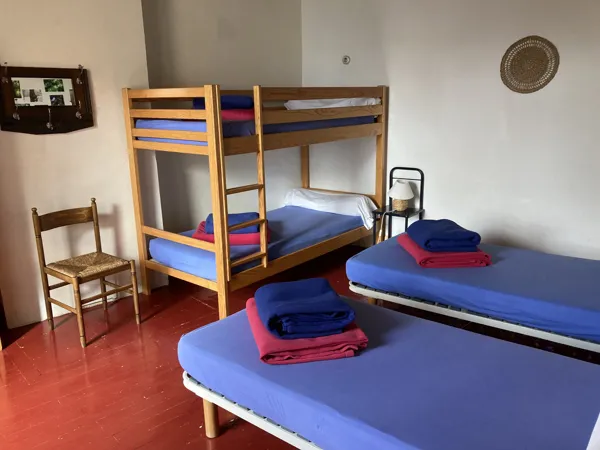 Chambre : l'Orchidée 4 personnes/sanitaires partagés, Gite de Montredon