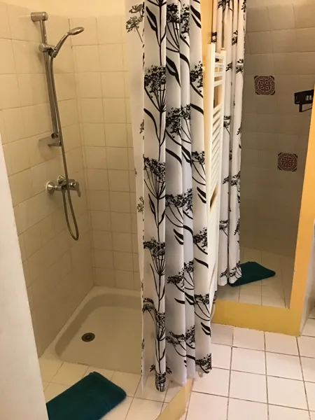 Sanitaires partagés, Gite de Montredon