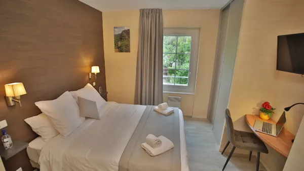 Sur les pas de Pierre Soulages - GR62 de Rodez à Conques, L'Oustal - Pont les Bains