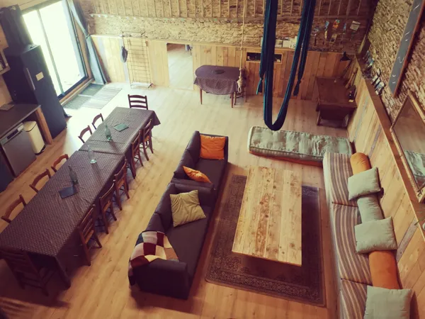 espace salon/séjour de 50 mètres carrés dans la Grange, La Maison Mescladis