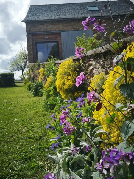 parking vert qui jouxte la Maison Mescladis, La Maison Mescladis