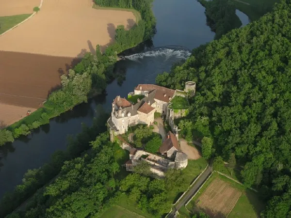 Château de Cénevières, OFFICE DE TOURISME REGIONAL DE VILLEFRANCHE DE ROUERGUE