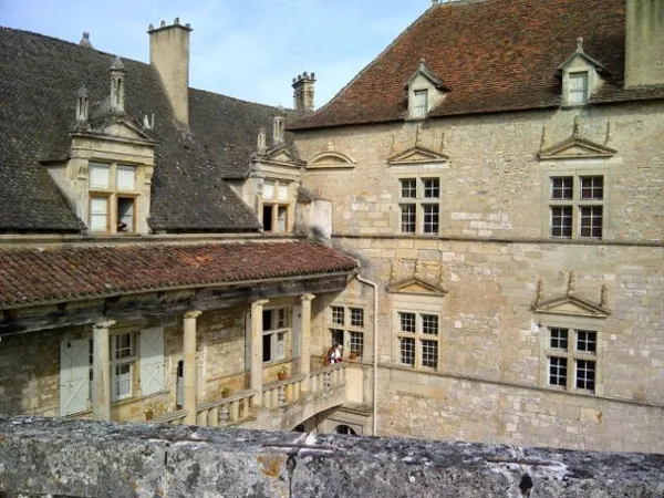 Château de Cénevières, OFFICE DE TOURISME REGIONAL DE VILLEFRANCHE DE ROUERGUE