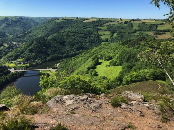 Magnifique point de vue sur la vallée du Lot avec de finir son parcours trail au coeur de la vallée du Dourdou., F. Lemaitre - OTCM