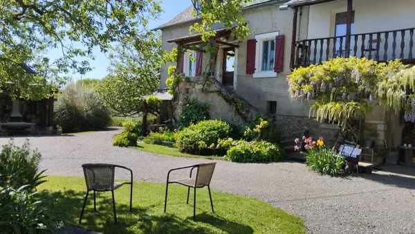 la cour et le jardin, Gîtes Les Vaquans