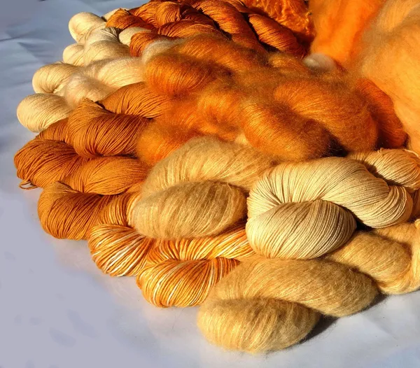 Teinture végétale de laines au Rocou, Laines 