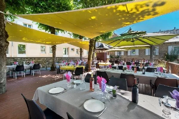 L'Oustal - Pont les Bains (groupes), L'Oustal - Pont les Bains