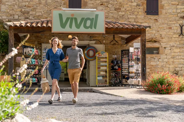 Epicerie VIVAL à l'entrée du camping