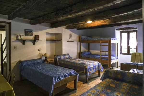 Brochure Hébergements collectifs, OFFICE DE TOURISME LARZAC VALLEES