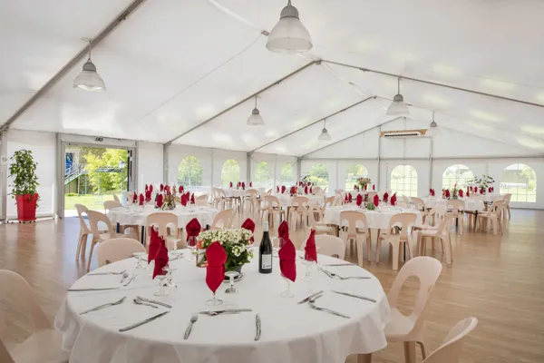 L'Hôtel des Bains - Salles-la-Source - spécial groupes, Directrice hôtel