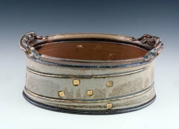 Plat oval gris vert Suzy Atkins Poterie du Don, Poetrie du Don