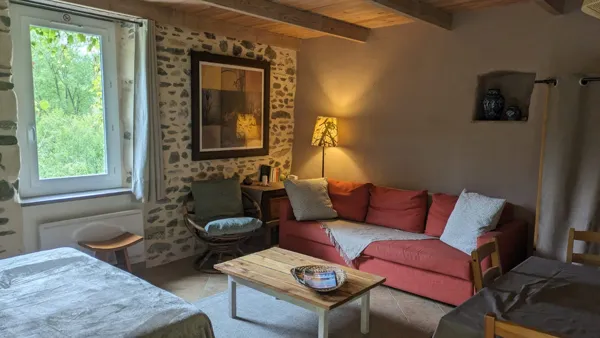 Coin salon avec canapé-lit