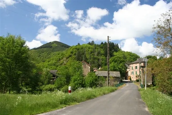 Aire de pique-nique du Lavoir, Office de Tourisme Rougier d'Aveyron Sud