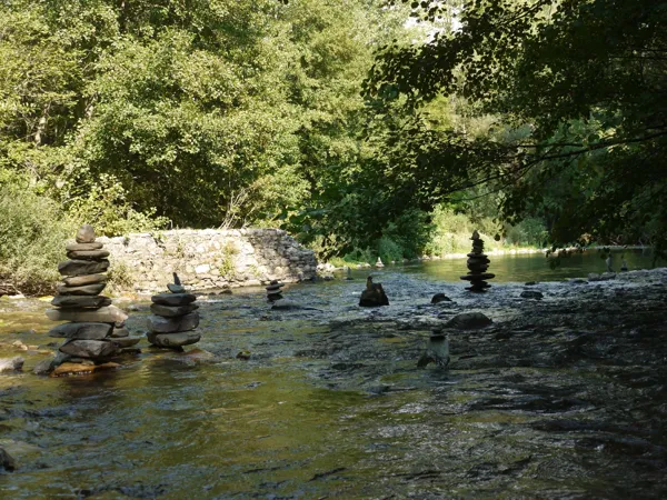Rivière au pied de la maison d'hôtes